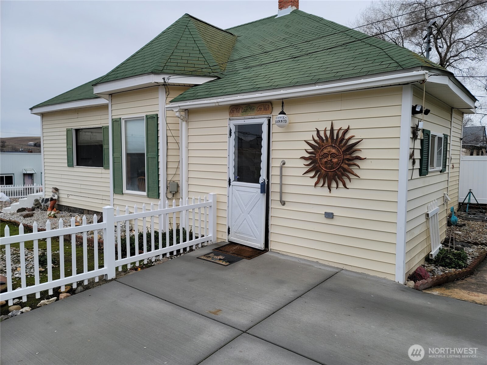 102 W 3rd Street , Lind, WA 99341