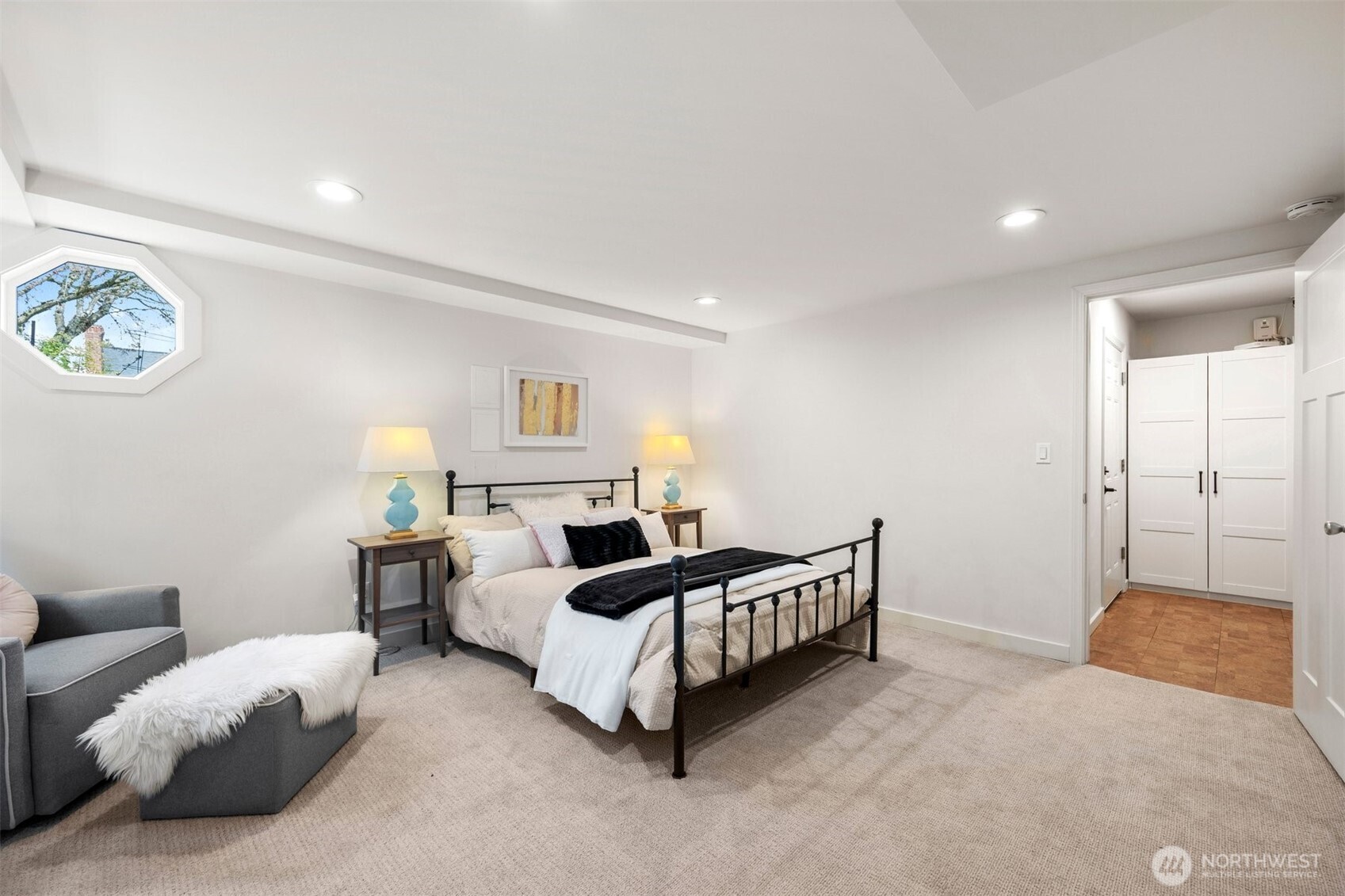 1035 NE 100th Street , Seattle, WA 98125-7517