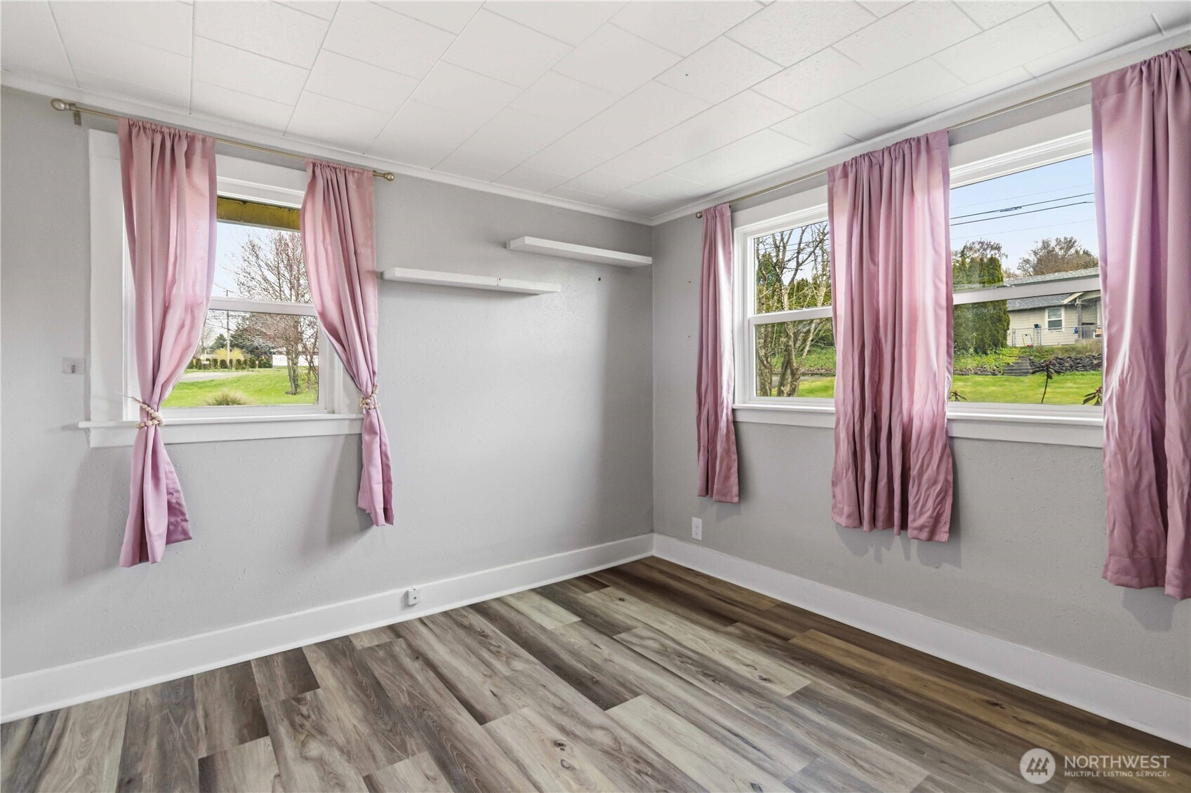 3007 Columbia Heights Road , Longview, WA 98632