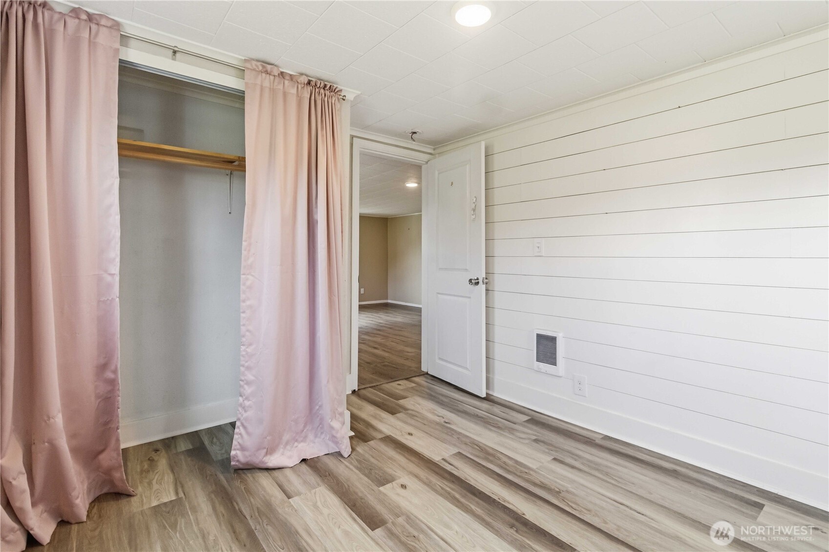 3007 Columbia Heights Road , Longview, WA 98632