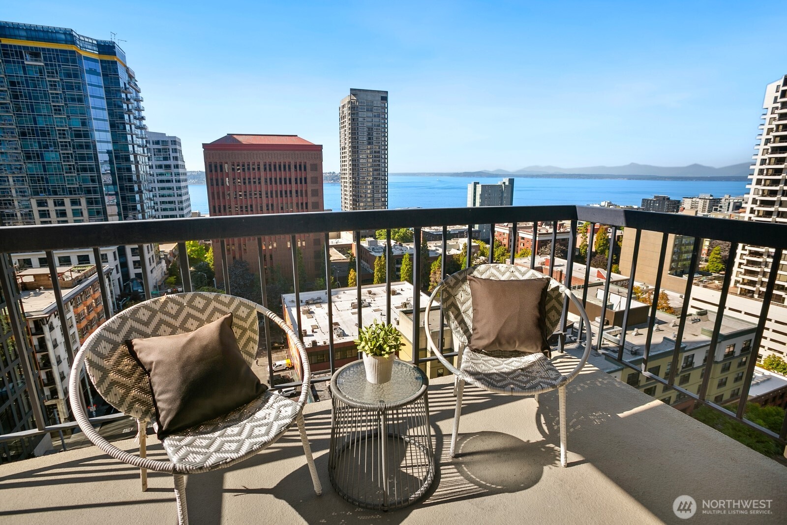 2100 3rd Avenue #1702, Seattle, WA 98121