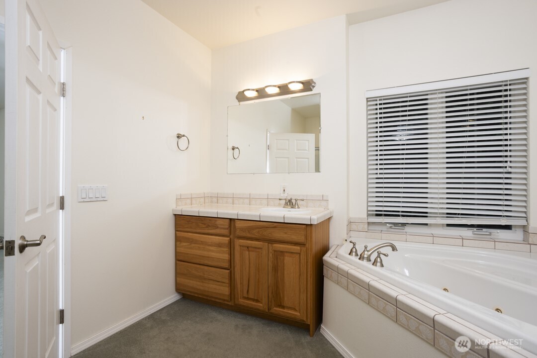 17625 Chummit Lane NE, Suquamish, WA 98392