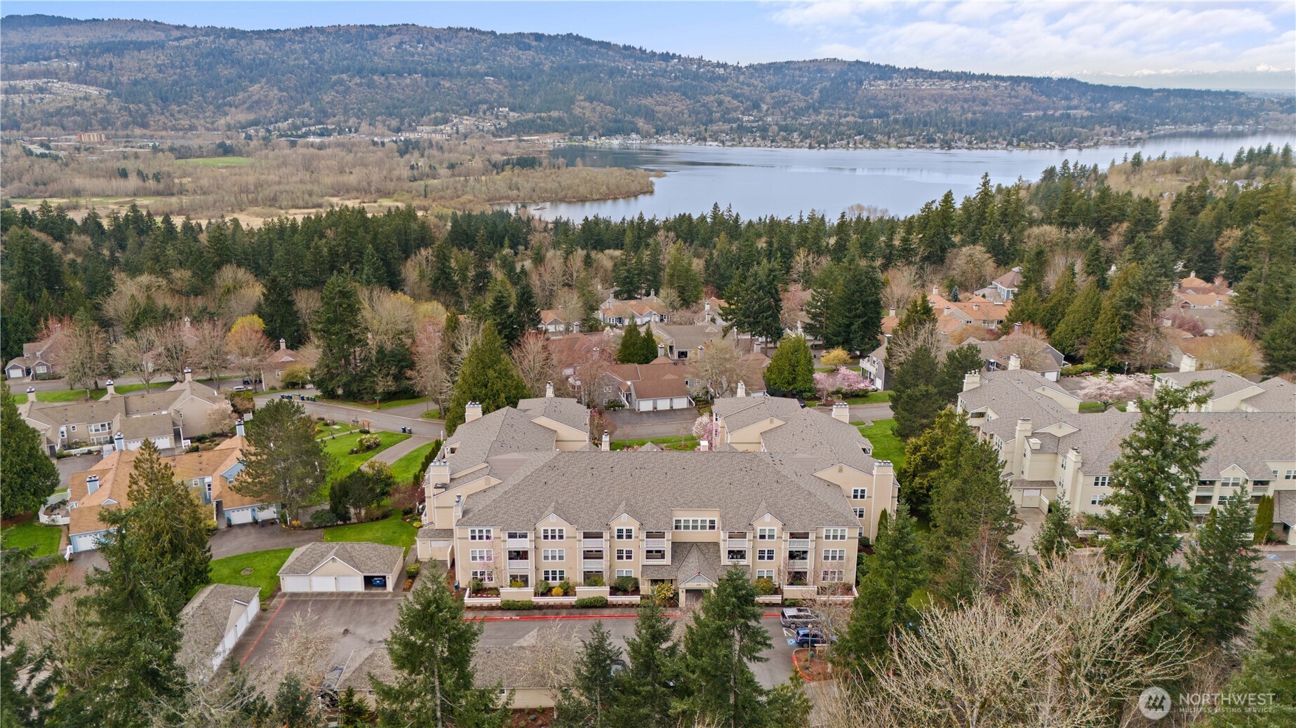 4133 224th Lane SE #302, Issaquah, WA 98029