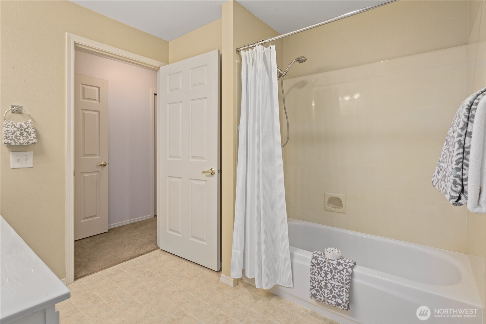 4133 224th Lane SE #302, Issaquah, WA 98029