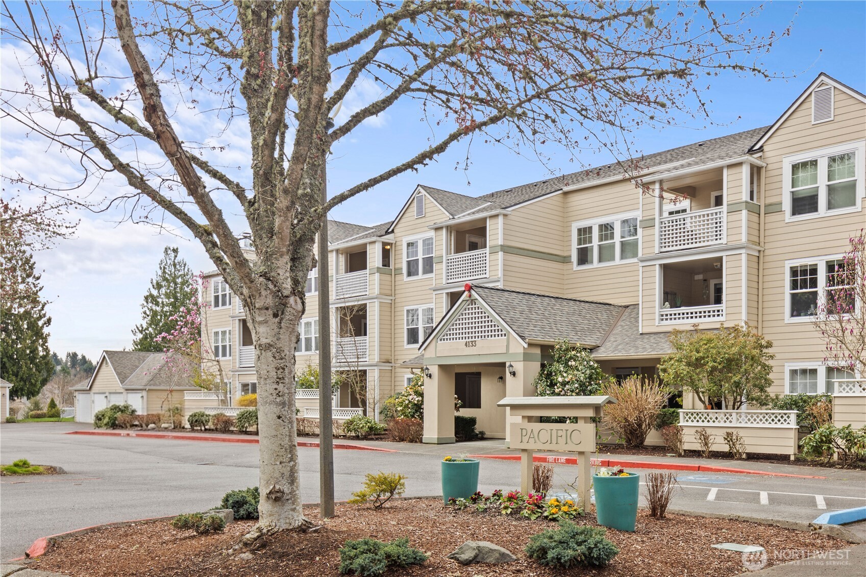 4133 224th Lane SE #302, Issaquah, WA 98029