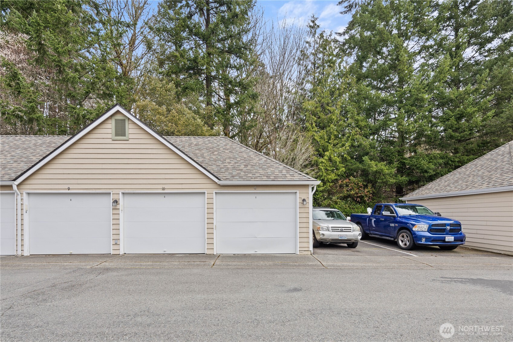 4133 224th Lane SE #302, Issaquah, WA 98029