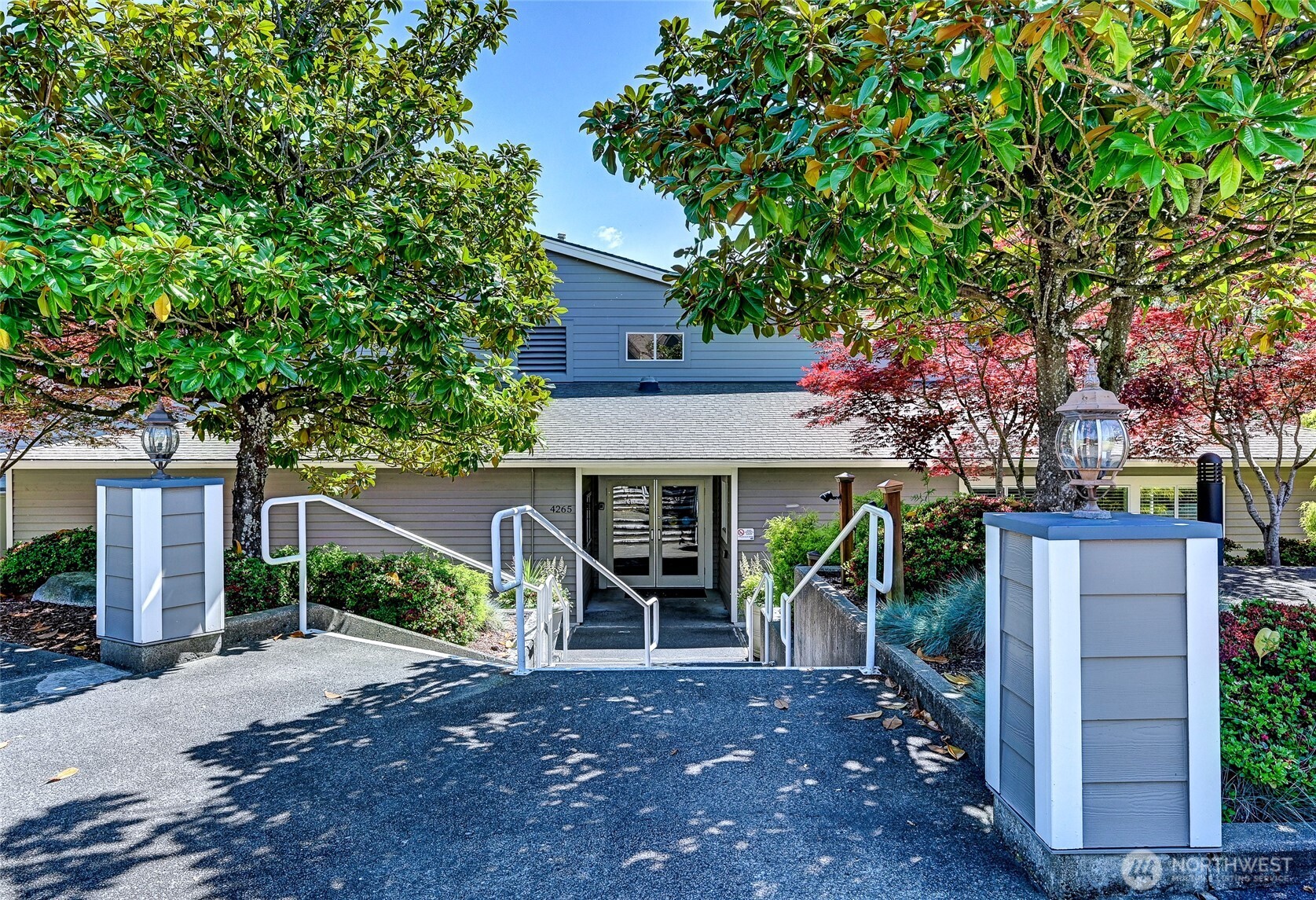 4133 224th Lane SE #302, Issaquah, WA 98029