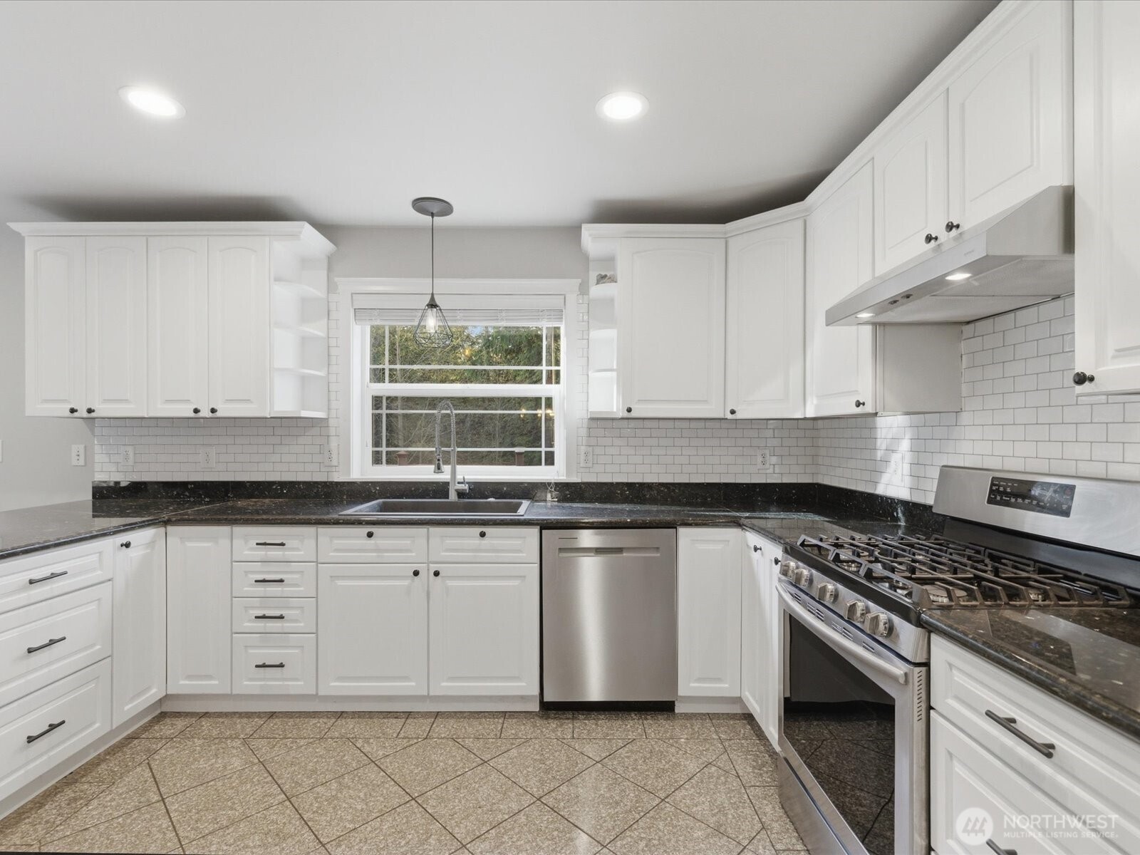 4050 Rachel Road , Clinton, WA 98236