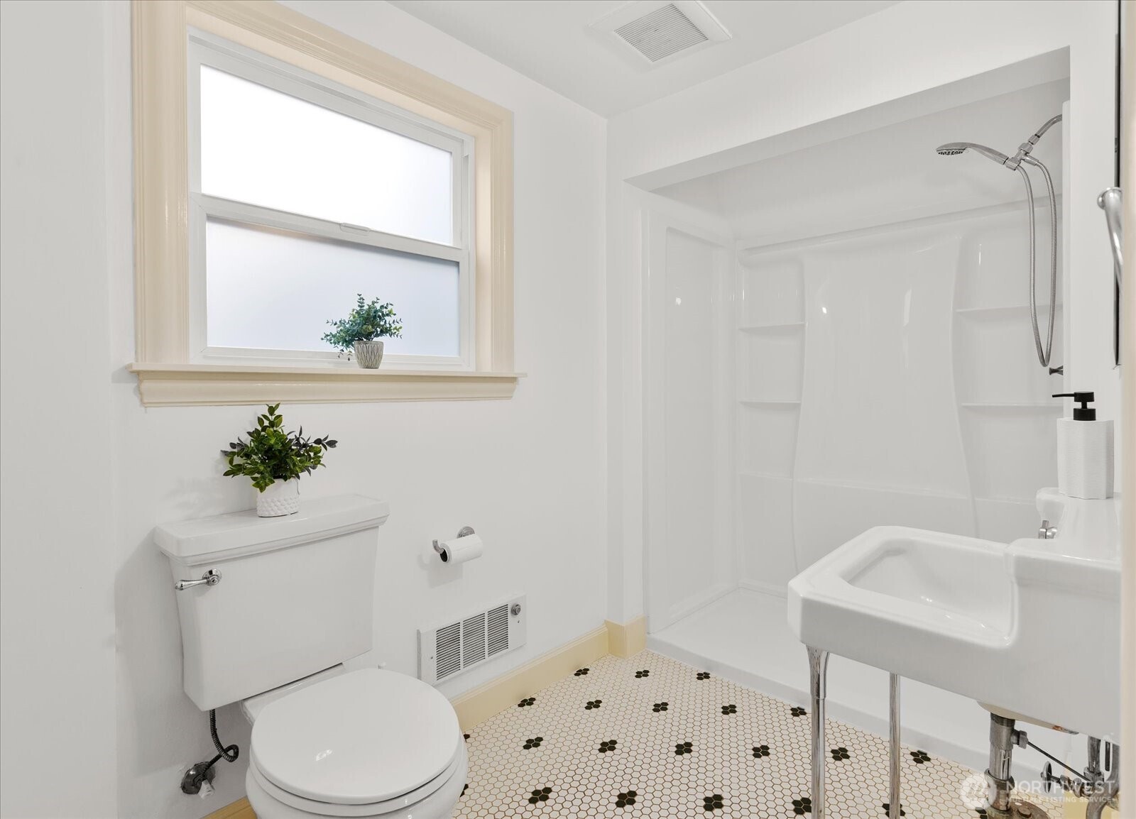 10740 Interlake Avenue N, Seattle, WA 98133