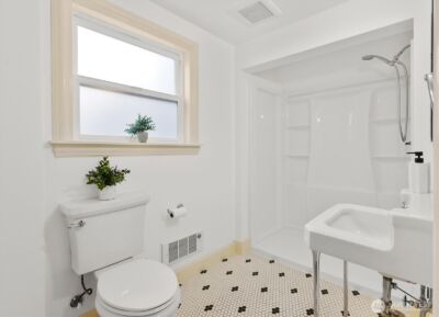 10740 Interlake Avenue N, Seattle, WA 98133 - Photo 17