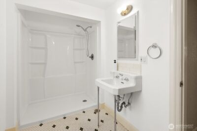 10740 Interlake Avenue N, Seattle, WA 98133 - Photo 18