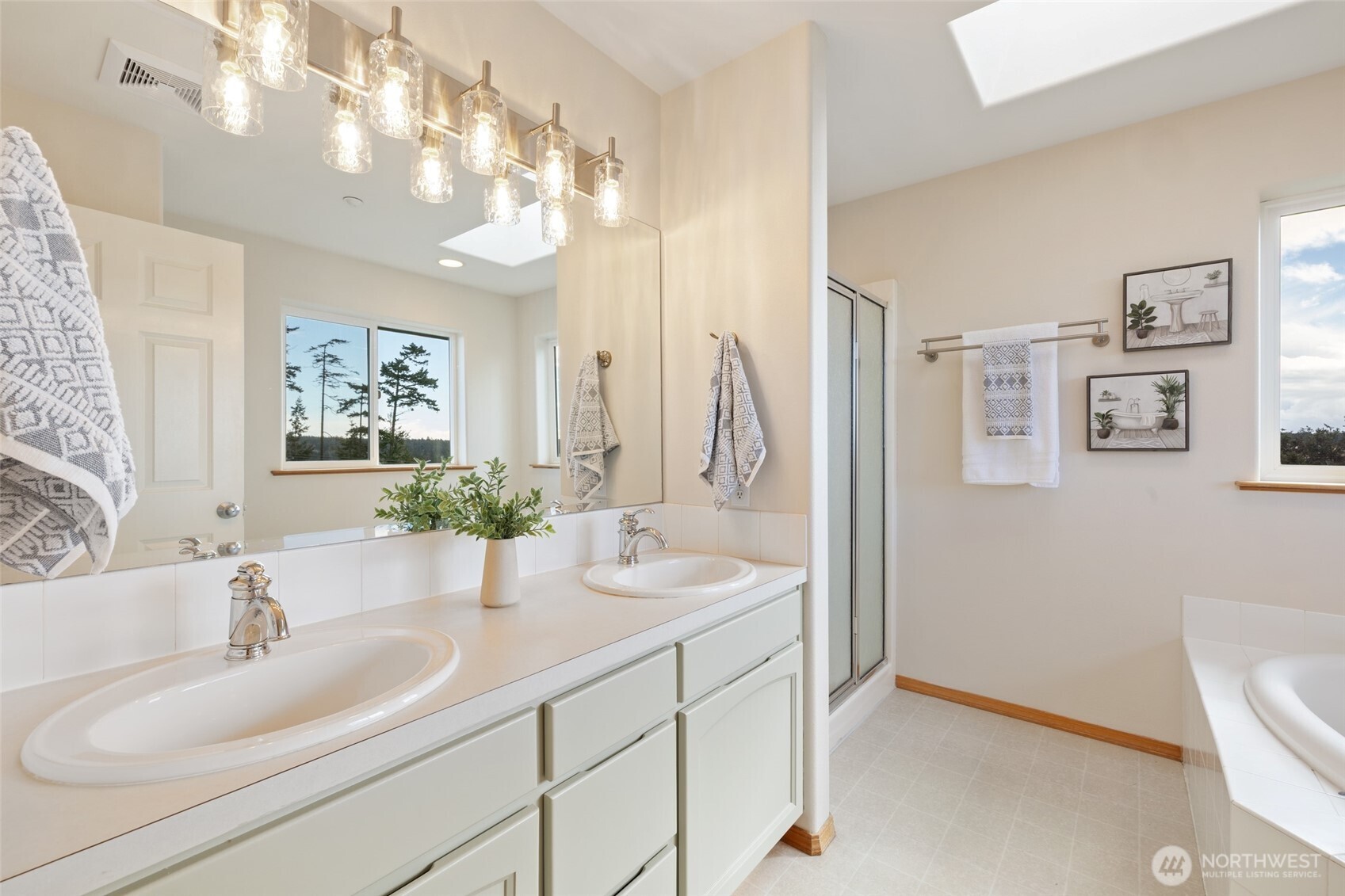 2255 Aviator Lane , Oak Harbor, WA 98277