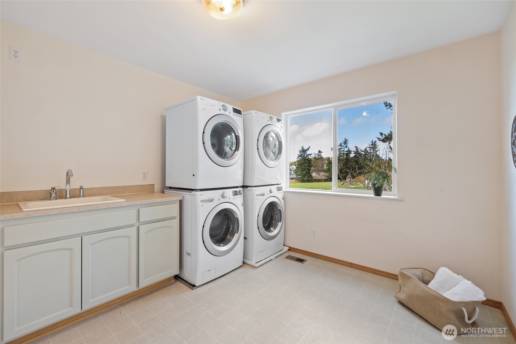 2255 Aviator Lane , Oak Harbor, WA 98277