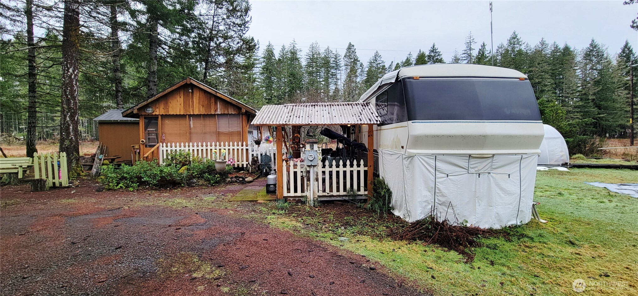 71 N Coho Court , Hoodsport, WA 98548