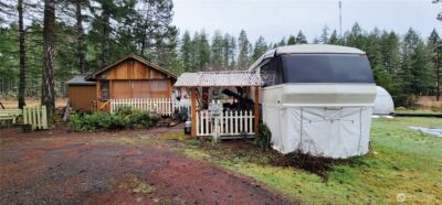 71 N Coho Court , Hoodsport, WA 98548