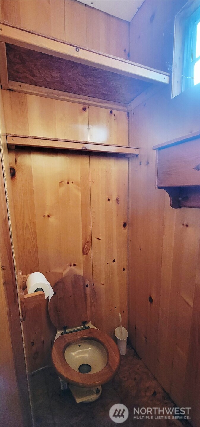 71 N Coho Court , Hoodsport, WA 98548