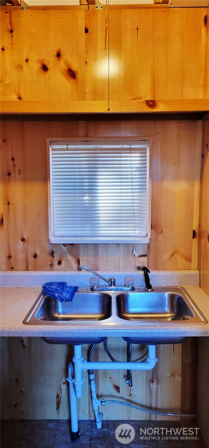 71 N Coho Court , Hoodsport, WA 98548