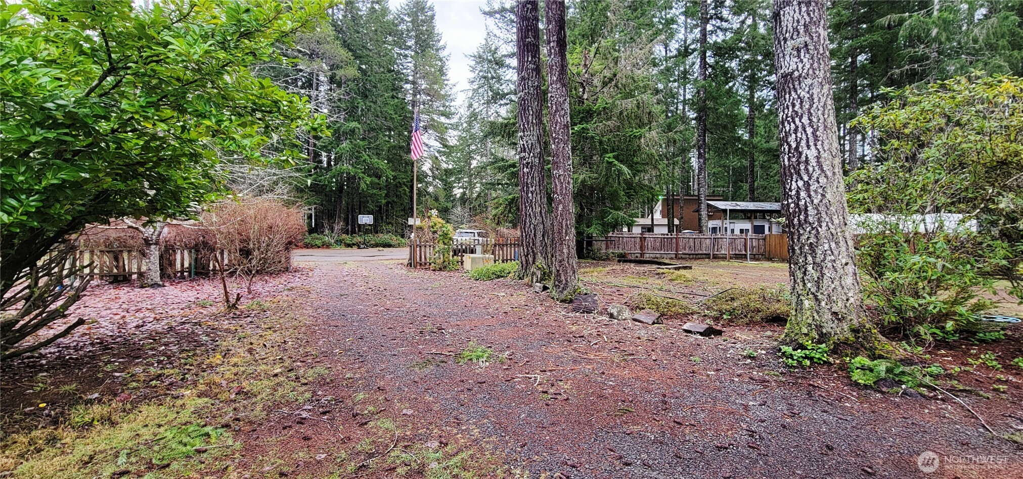 71 N Coho Court , Hoodsport, WA 98548