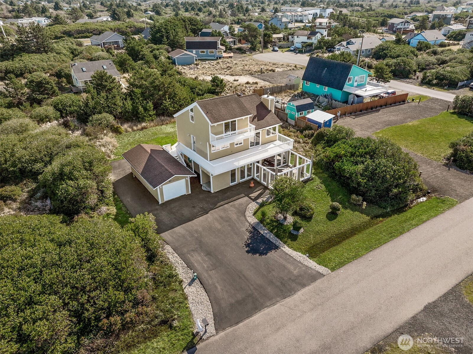 898 S Sand Dune Avenue SW, Ocean Shores, WA 98569