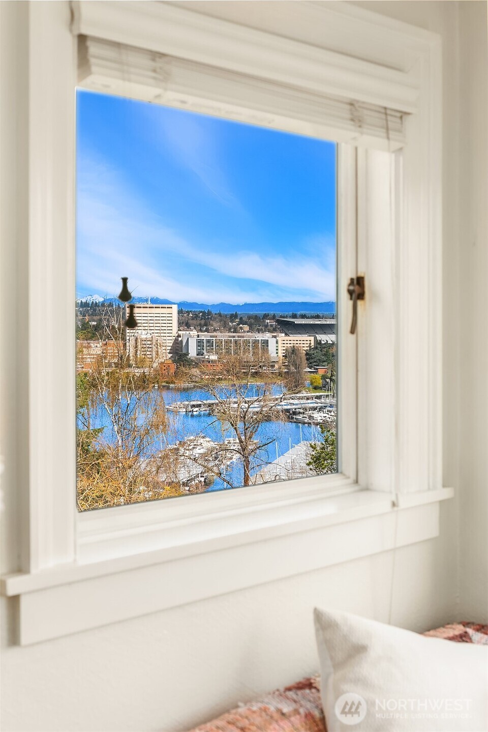 2407 11th Avenue E, Seattle, WA 98102