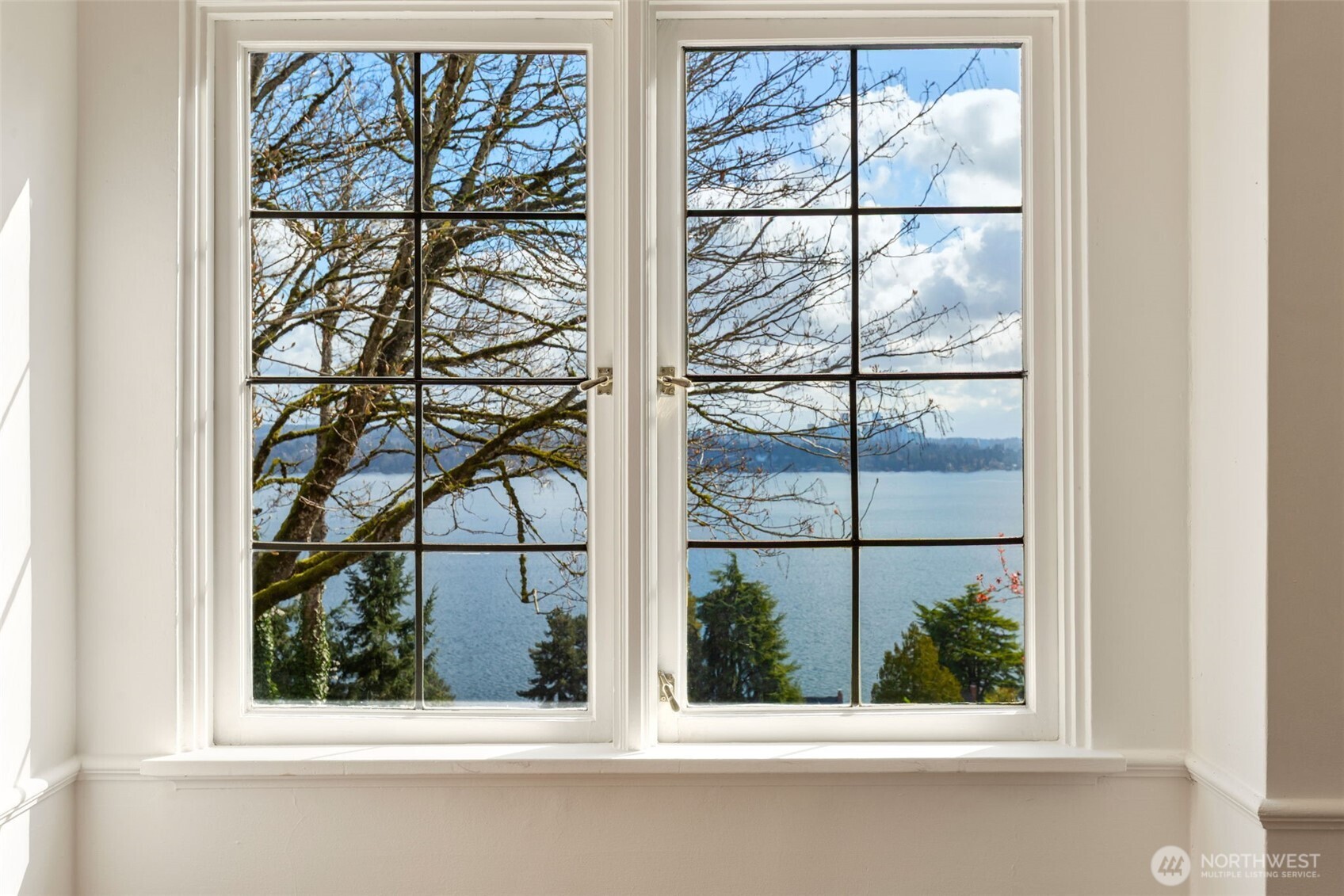 520 36th Avenue E, Seattle, WA 98112-4223