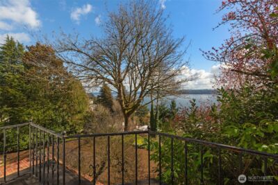 520 36th Avenue E, Seattle, WA 98112-4223 - Photo 17