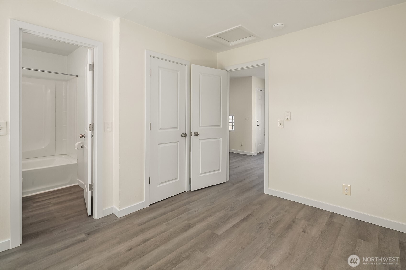 420 107th Place SW #1, Everett, WA 98204-3802