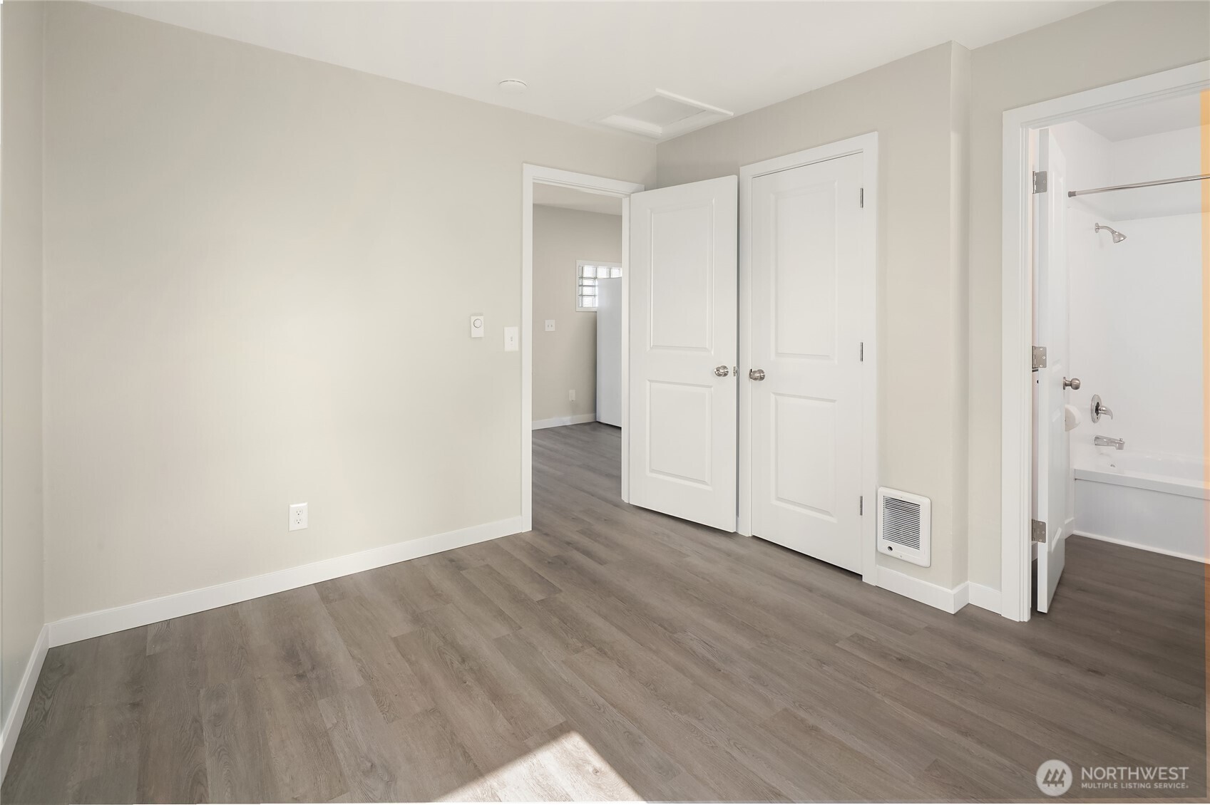 420 107th Place SW #2, Everett, WA 98204-3802