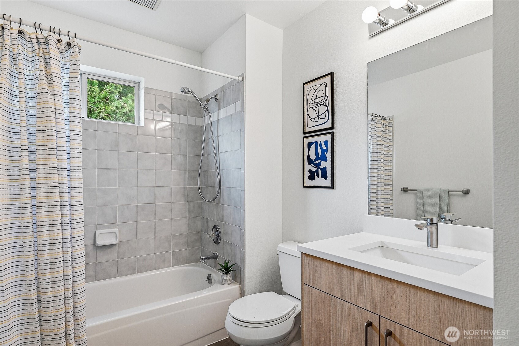 5208 S Willow Street , Seattle, WA 98118