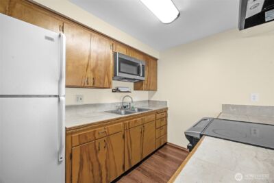 212 Madison Street , Everett, WA 98203-4931 - Photo 8
