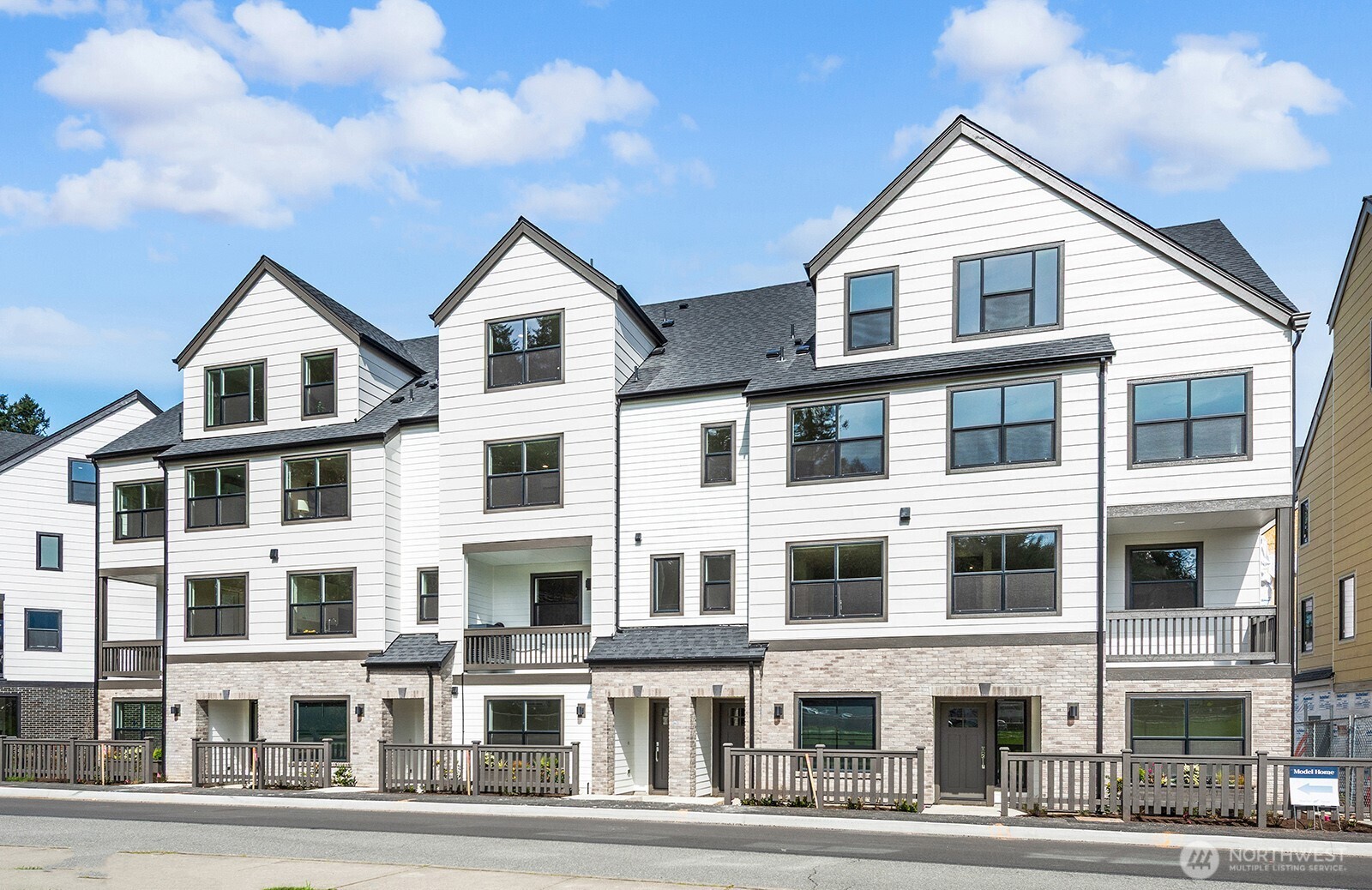 762 NW Holly Street , Issaquah, WA 98027