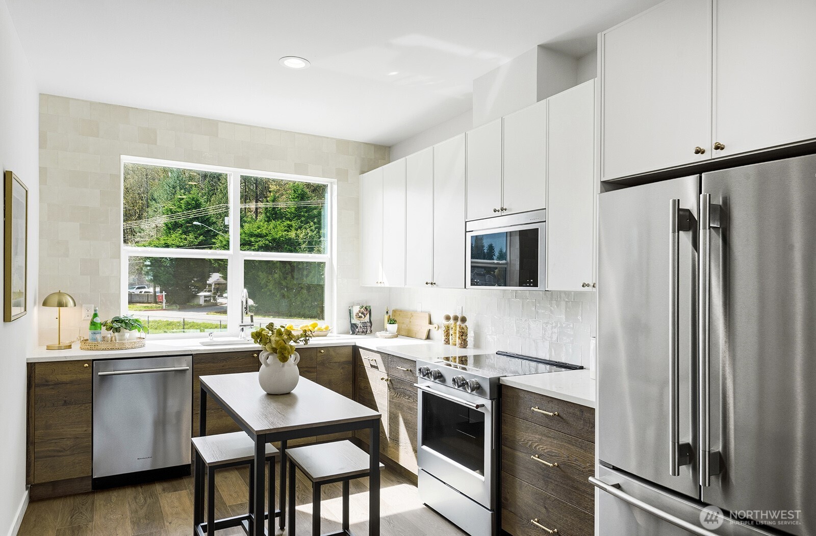 762 NW Holly Street , Issaquah, WA 98027