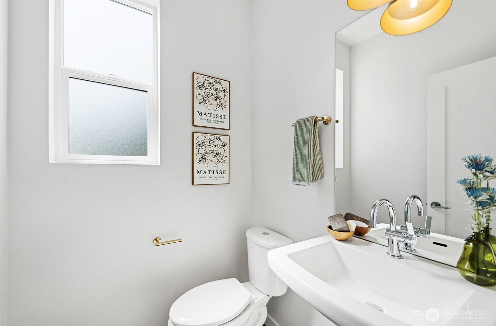 762 NW Holly Street , Issaquah, WA 98027