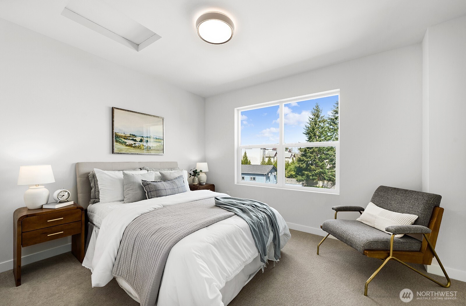 762 NW Holly Street , Issaquah, WA 98027