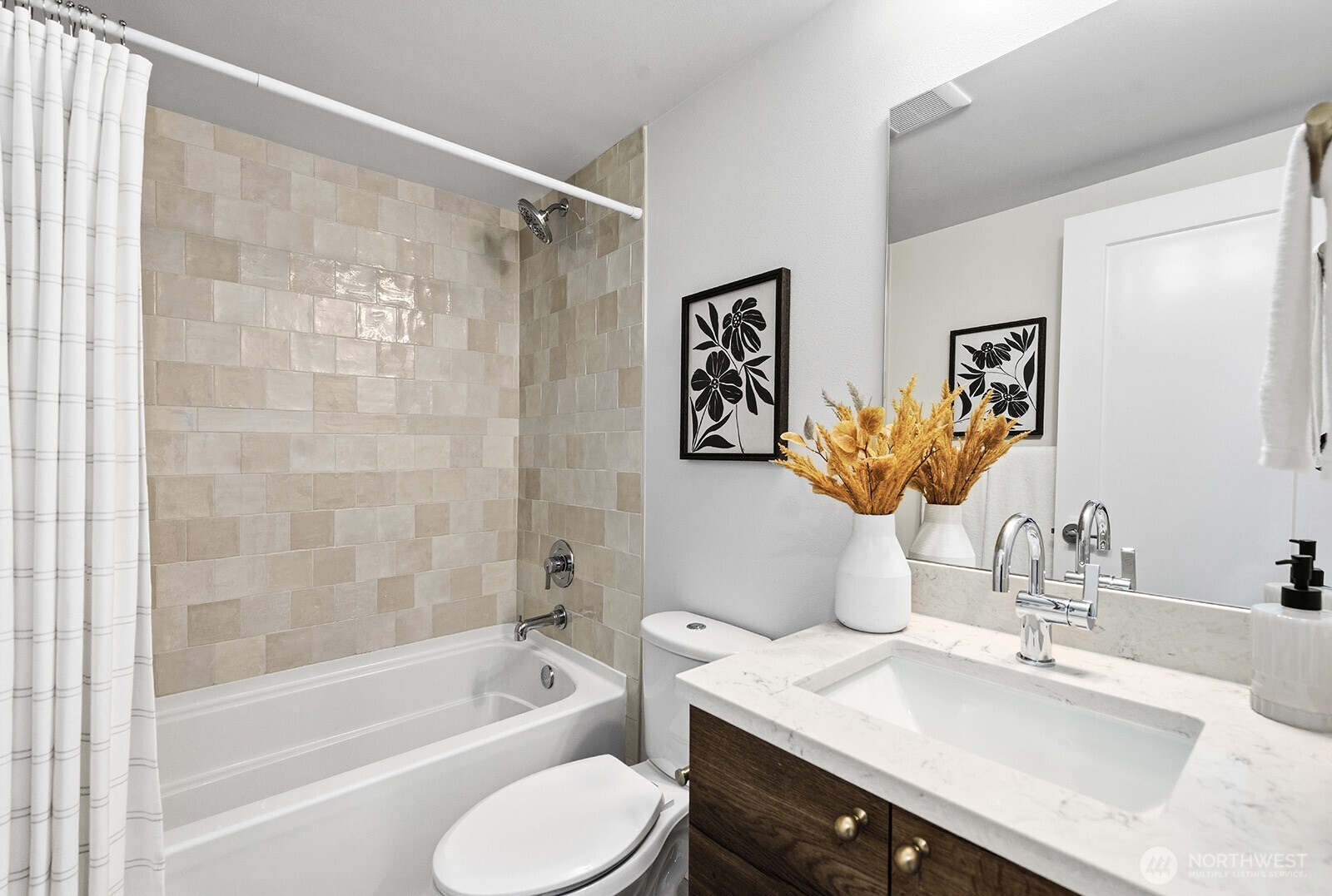 762 NW Holly Street , Issaquah, WA 98027