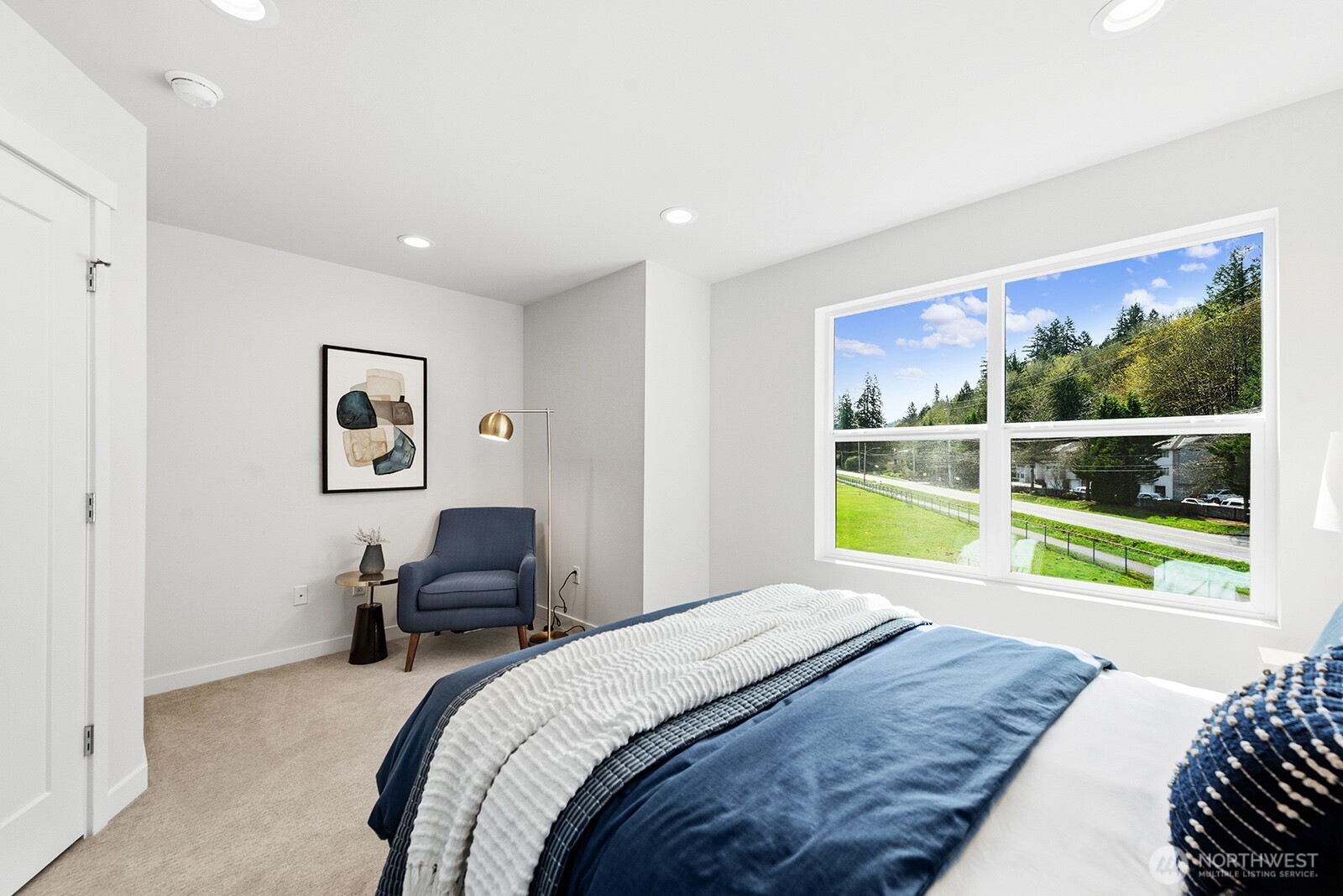 762 NW Holly Street , Issaquah, WA 98027