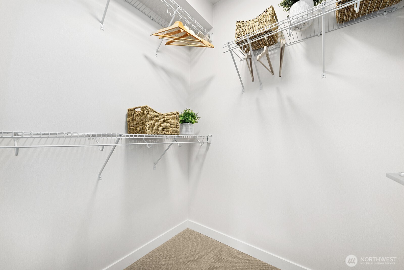 762 NW Holly Street , Issaquah, WA 98027