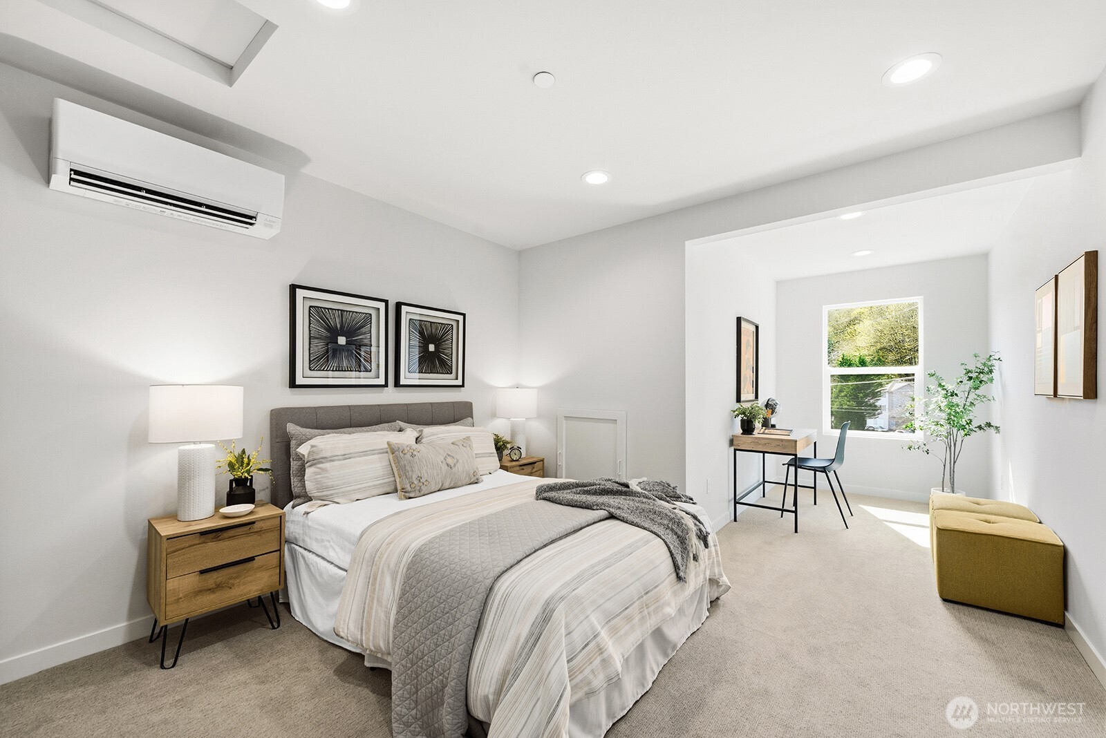 762 NW Holly Street , Issaquah, WA 98027