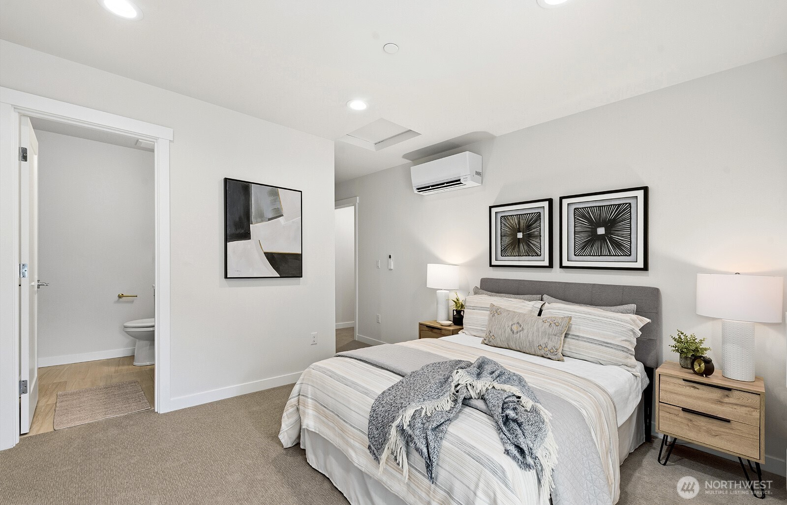 762 NW Holly Street , Issaquah, WA 98027