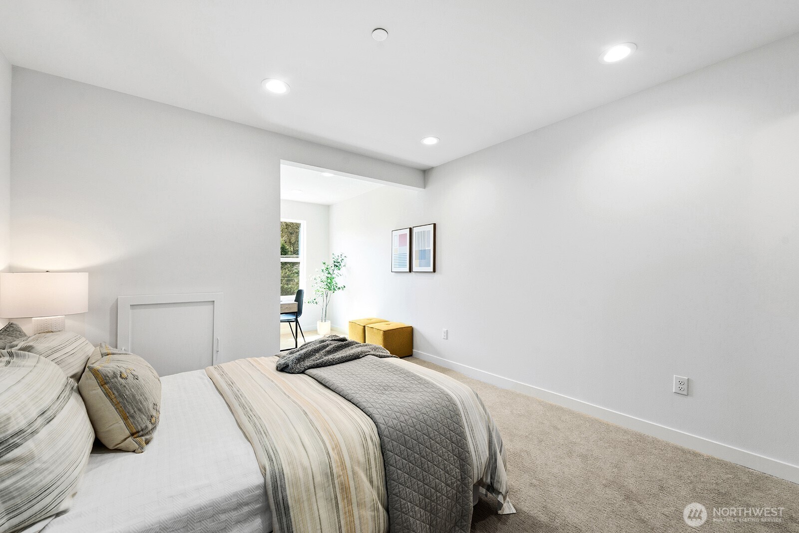 762 NW Holly Street , Issaquah, WA 98027