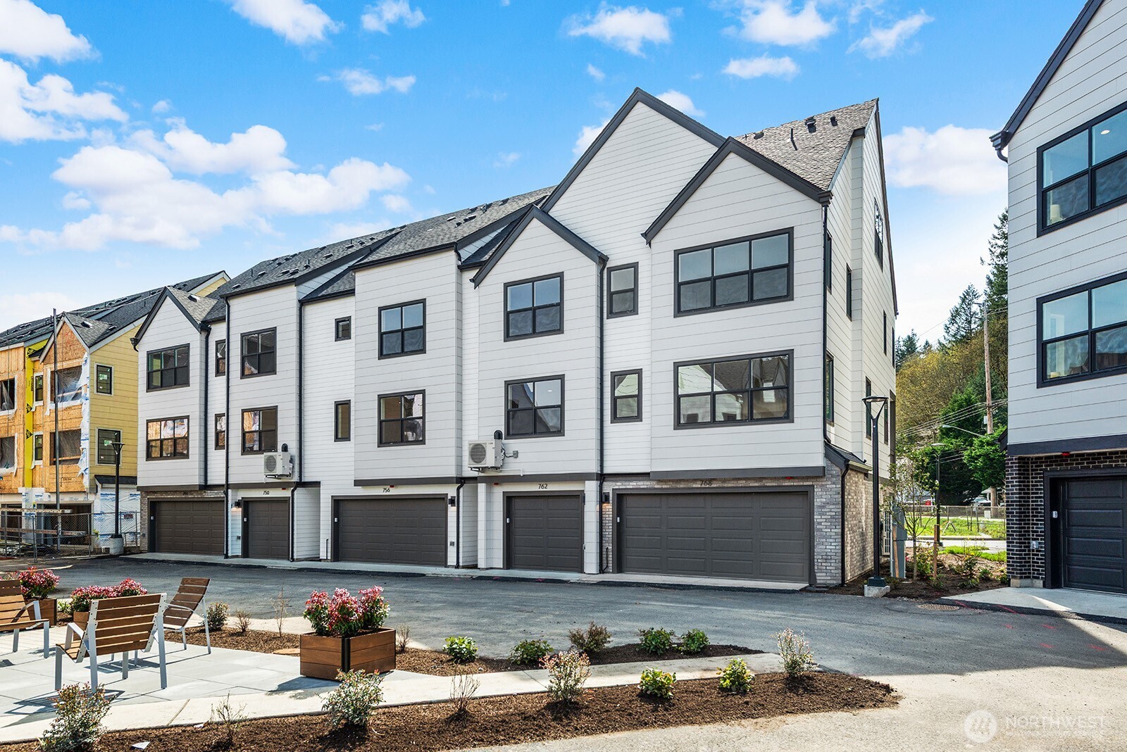 762 NW Holly Street , Issaquah, WA 98027