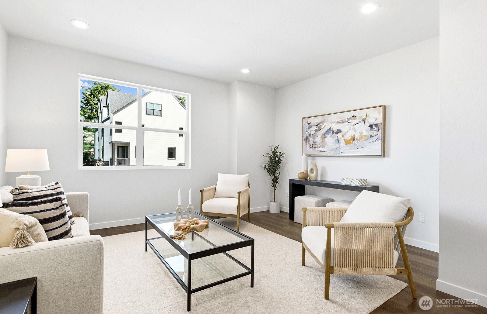 762 NW Holly Street , Issaquah, WA 98027