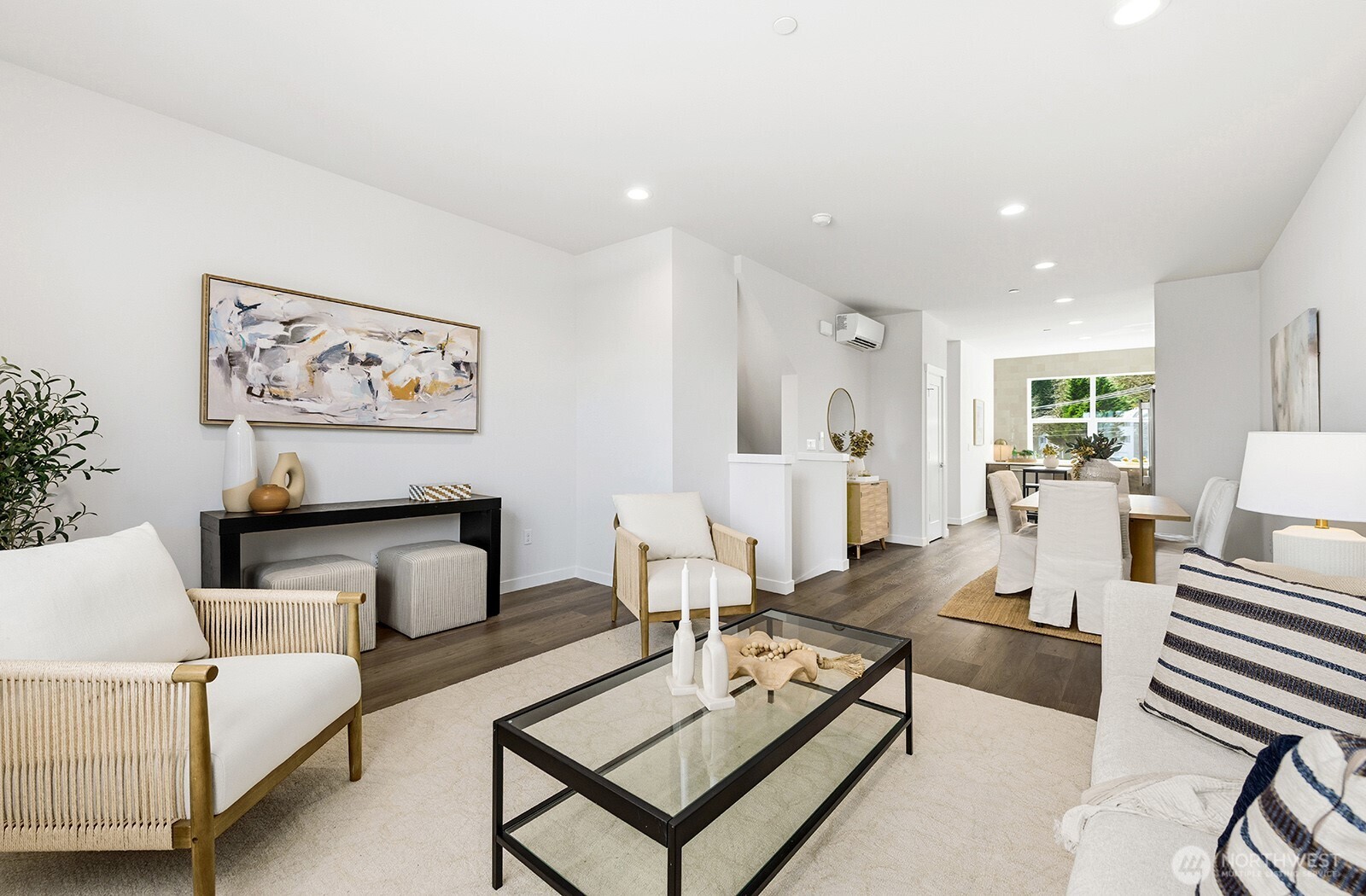 762 NW Holly Street , Issaquah, WA 98027