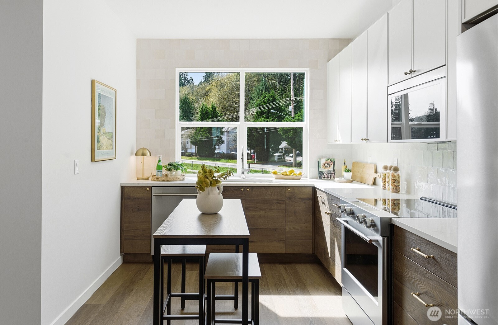 762 NW Holly Street , Issaquah, WA 98027