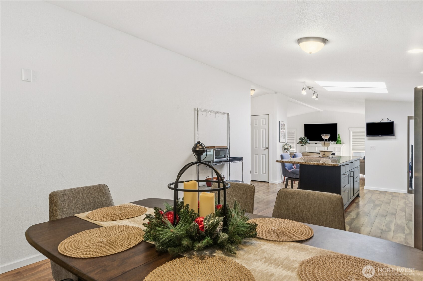 620 NE Saturn Lane , Bremerton, WA 98311