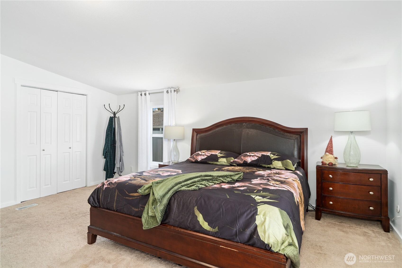 620 NE Saturn Lane , Bremerton, WA 98311