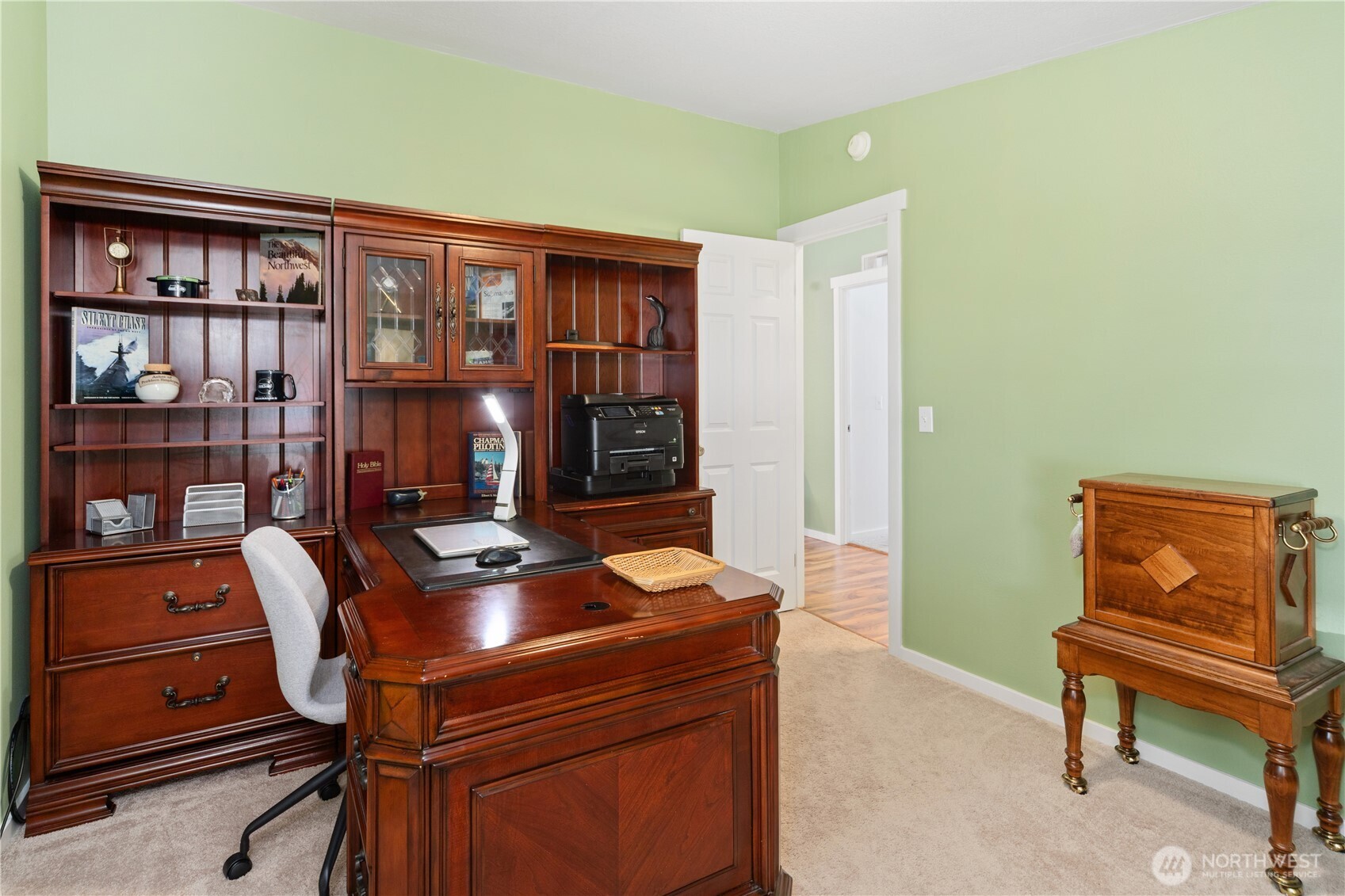 620 NE Saturn Lane , Bremerton, WA 98311