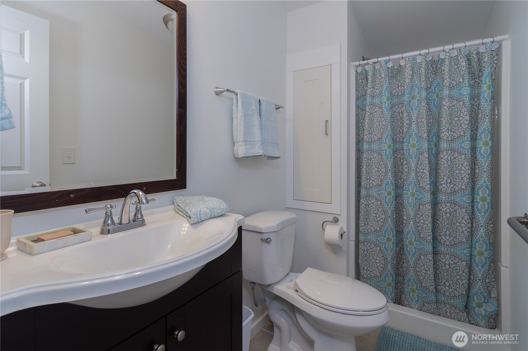 620 NE Saturn Lane , Bremerton, WA 98311