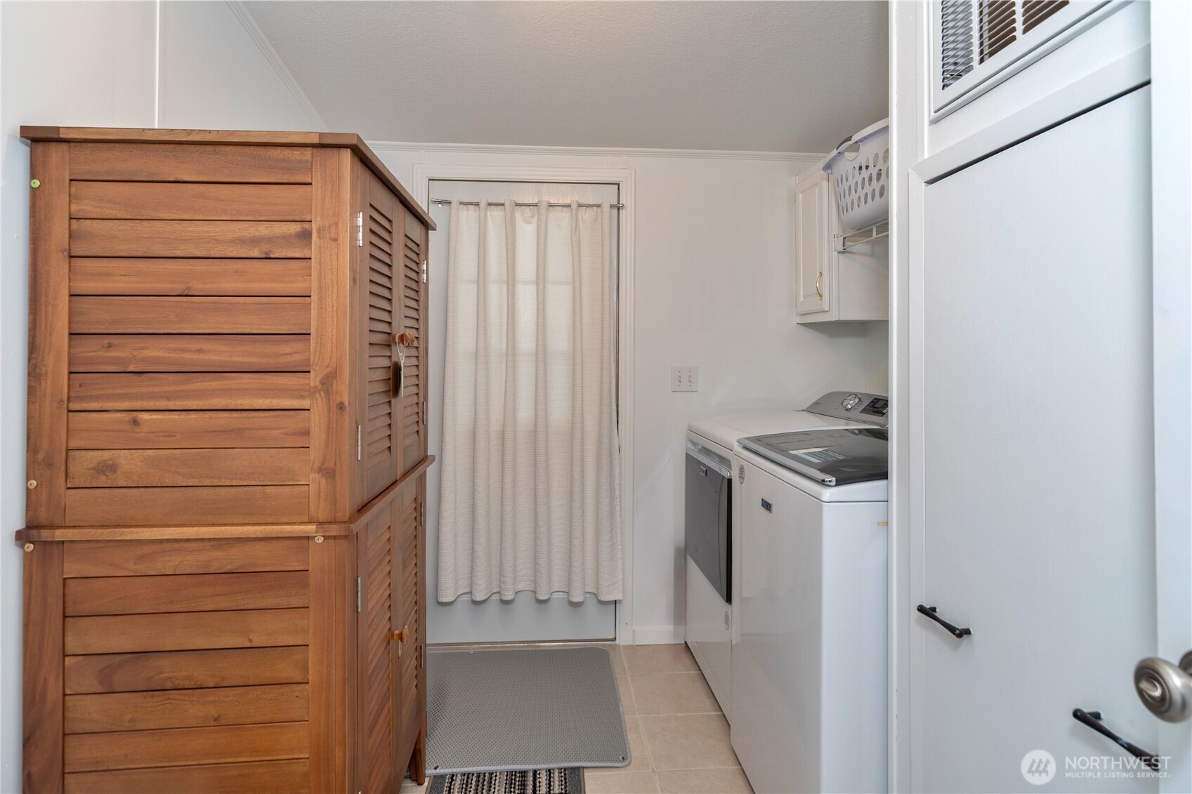 620 NE Saturn Lane , Bremerton, WA 98311