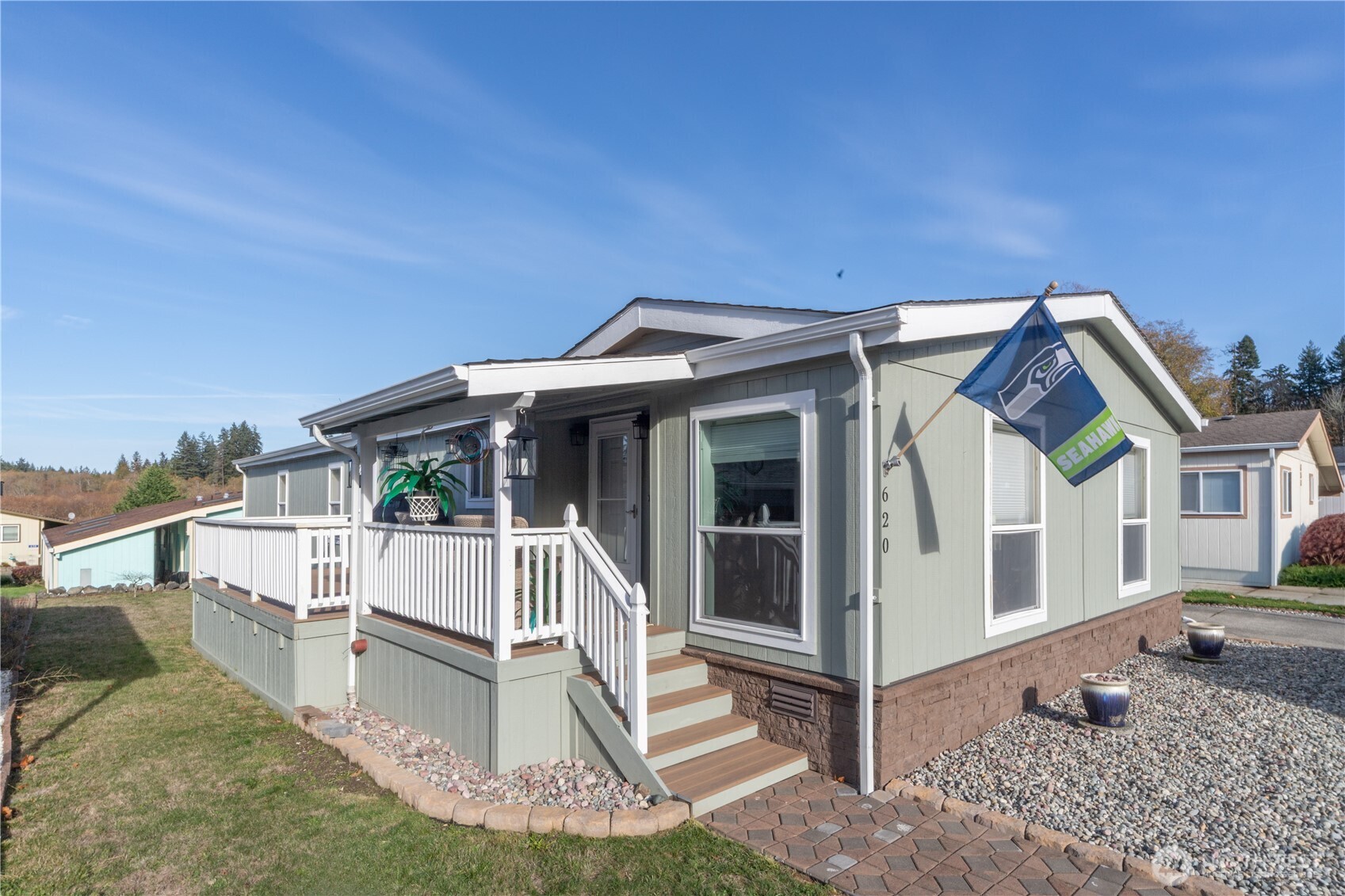 620 NE Saturn Lane , Bremerton, WA 98311